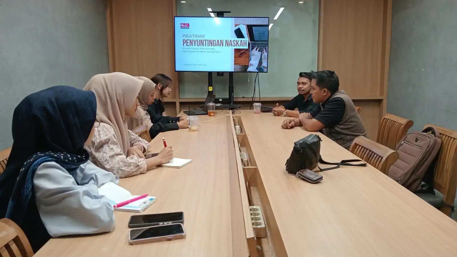 Tingkatkan Profesionalisme, Penerbit KBM Indonesia Gelar Pelatihan Konversi Naskah Akademik Menjadi Buku Ber-ISBN (Ilustrasi)