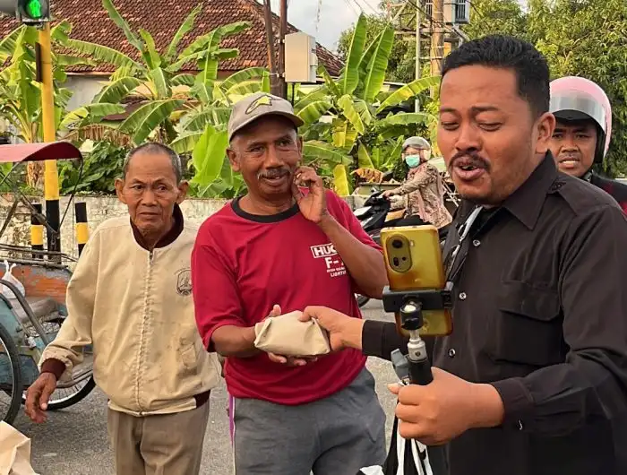 Donasi Atas Nama Kancana Letkol Teddy Perluas Jangkauan Program Jumat Berkah Mana-Mana di Sumenep (Ilustrasi)
