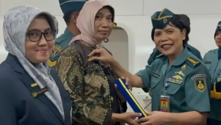 Plt RSUD Sumenep dr. Erliyati Terima Brevet Kehormatan TNI AL (Ilustrasi)